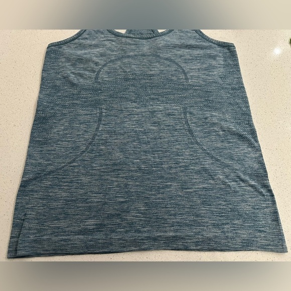 Lululemon: Women’s Tank Top- Size 8 - Picture 3 of 7